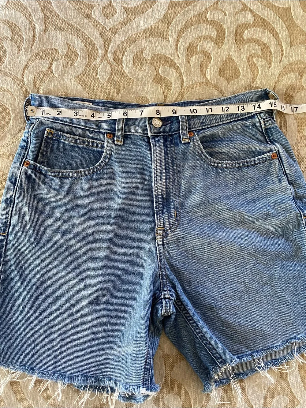 GAP Barrel Jean High Rise Denim Shorts Size 26 Raw Hem 100% Cotton Blue